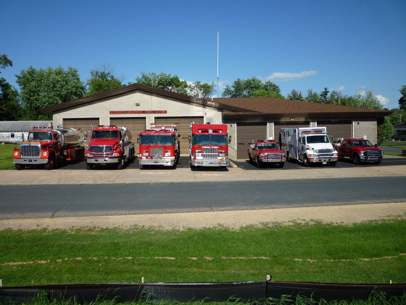 Roberts-Warren Fire-Rescue station with apparatus